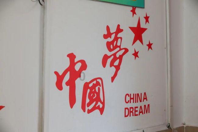 家乡年集幸福“赶”｜一个卖鞋摊干了20多年 穿他鞋子长大的小朋友也已成家立业