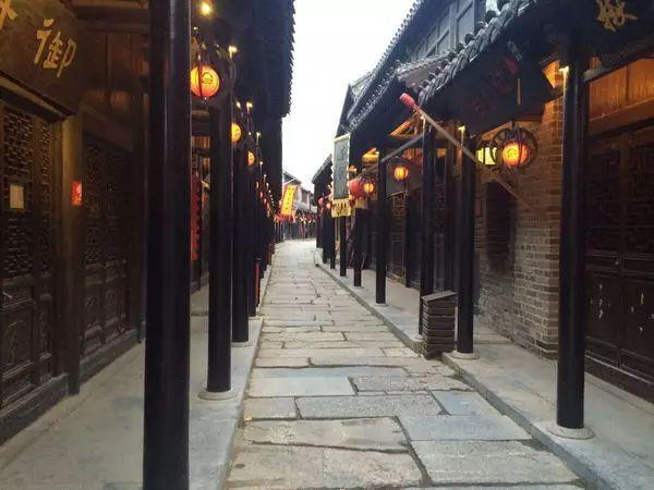 省政协十三届二次会议在昆隆重开幕